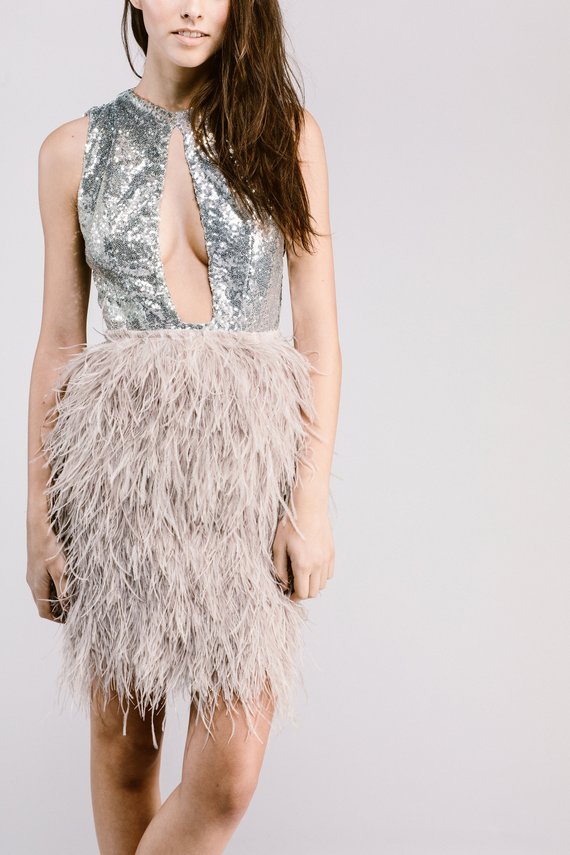 2019 Short Prom Dresses Silver Sequins Knee Length Sexy Backless Jewel Neck Cocktail Dress Luxury Feather Mini Evening Gowns Custom Made