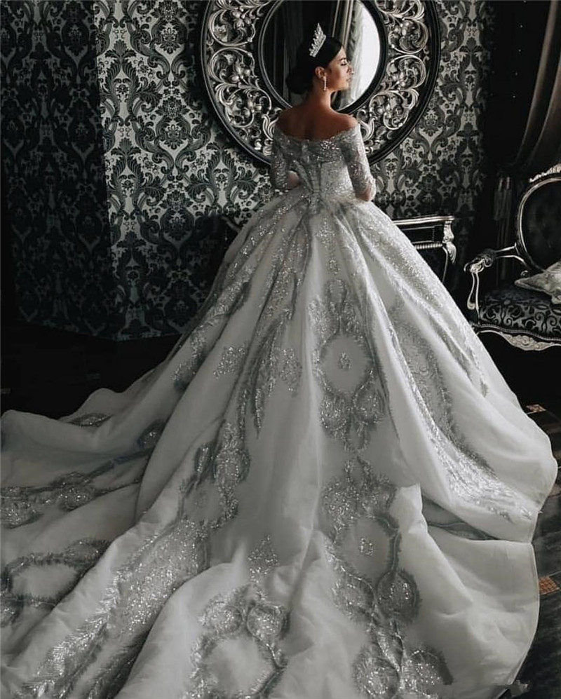 2020 Vintage Silver Long Sleeves Ball Gown Wedding Dresses Luxury Off Shoulder Saudi Arabic Dubai Lace Appliqued Plus Size Bridal Gown, Gold
2020 Vintage Silver Long Sleeves Ball Gown Wedding Dresses Luxury Off Shoulder Saudi Arabic Dubai Lace Appliqued Plus Size Bridal Gown, Gold