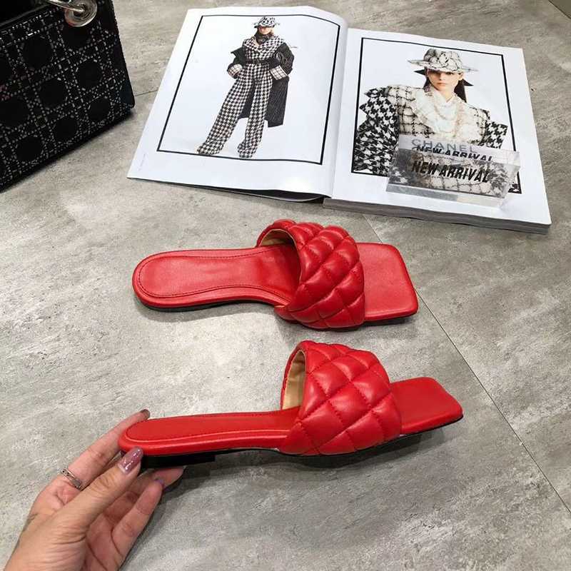 New Design 2020 Women Summer Flats Shoes Rhombuses Decor Outside Beach Slipper Shoes Leather Sandals Femmes Purple Zapatos