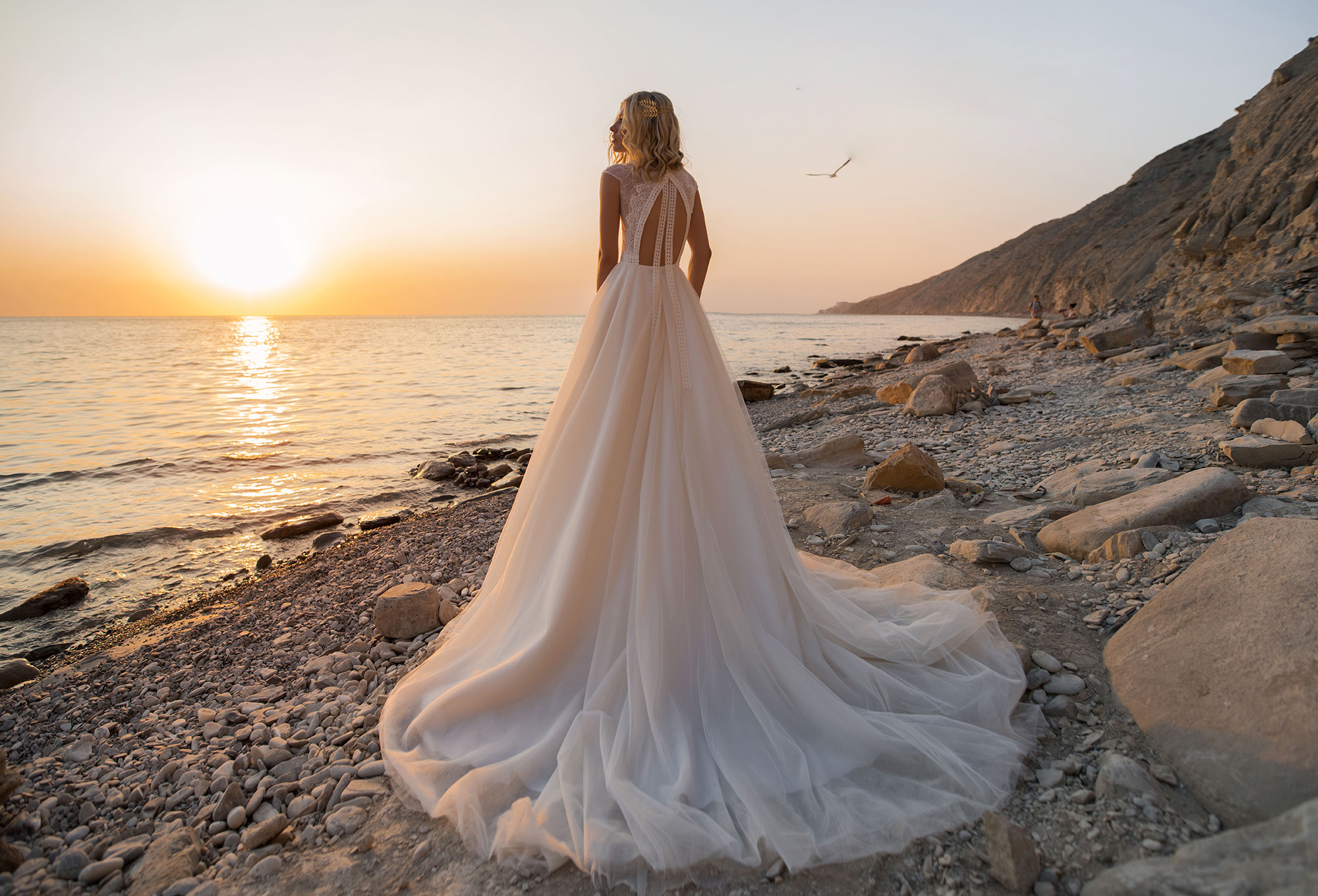2019 Bohemian A Line Wedding Dresses High Neck Lace Backless Cap Sleeve Sweep Train Bridal Gowns Plus Size Beach Boho Vestido De Novia