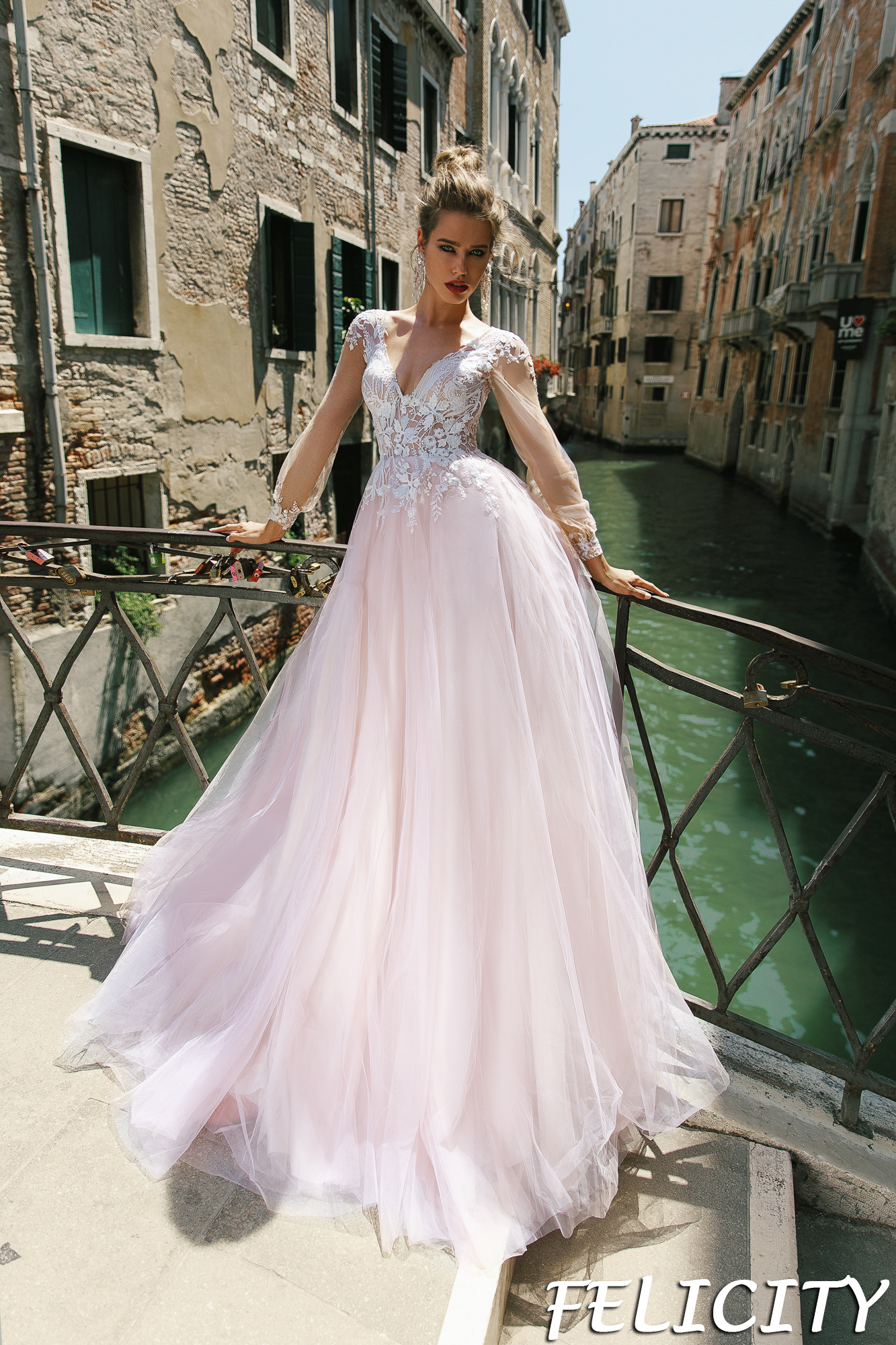 2019 Blush Pink Wedding Dresses V Neck Lace Appliqued A Line Long Sleeve Beach Wedding Dress Sweep Train Sexy Back Cheap Bridal Gowns
