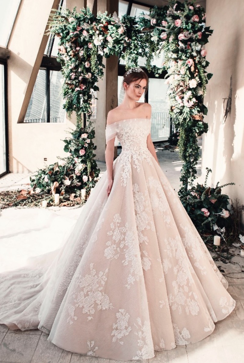 Tony Ward 2019 A Line Wedding Dresses Princess Off Shoulder Lace Appliques Sweep Train Bridal Gowns Beach robe de mariée
