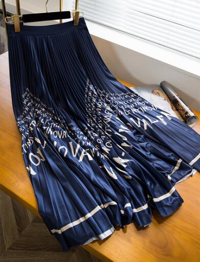 2019 European and American fashion letter print long skirt blue pleated skirt ladies gorgeous skirt wholesale free shipping, Black
2019 European and American fashion letter print long skirt blue pleated skirt ladies gorgeous skirt wholesale free shipping, Black