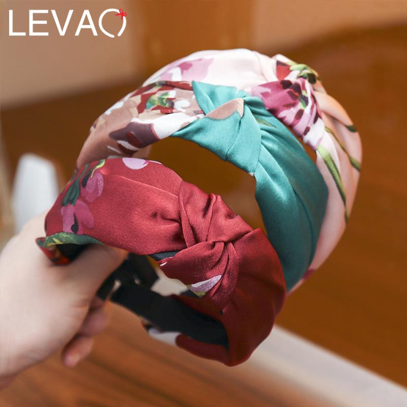 LEVAO Wide Headband Vintage Floral Print Hair Accessories Black Boutique Knot Hair Bands for Women Knot Accessoires
LEVAO Wide Headband Vintage Floral Print Hair Accessories Black Boutique Knot Hair Bands for Women Knot Accessoires