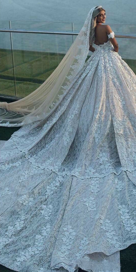 Plus Size Vintage Wedding Dresses Lace Applique Ball Gown Two Layers Cathedral Train robes de mariée Custom Made Beaded Wedding Dress