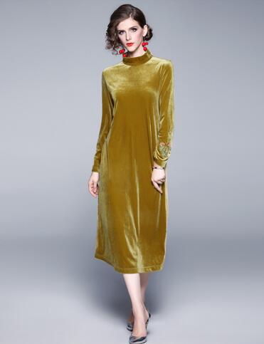European and American autumn and winter new elegant retro small stand-up collar embroidered velvet loose thin dress, Black
European and American autumn and winter new elegant retro small stand-up collar embroidered velvet loose thin dress, Black