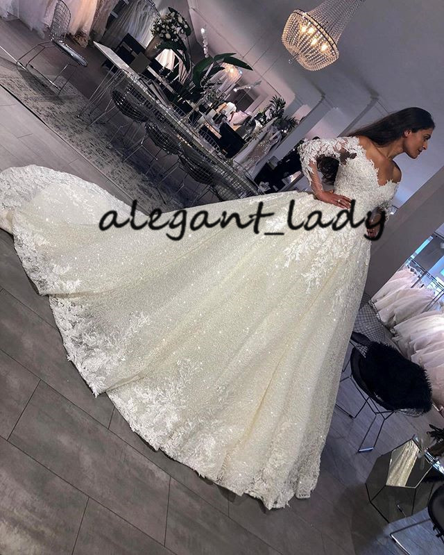 Vintage Off Shoulder Wedding Dresses 2019 Long Sleeve V Neck Applique puffy princess luxury Drapted Castle Long Bridal Gown