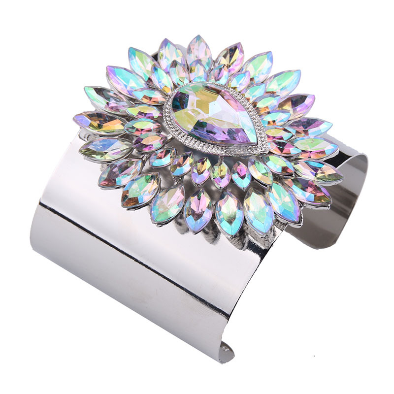 Wholesale- fashion ins luxury designer exaggerated wide super glittering zircon diamond crystal flower open bangle bracelet for woman
Wholesale- fashion ins luxury designer exaggerated wide super glittering zircon diamond crystal flower open bangle bracelet for woman