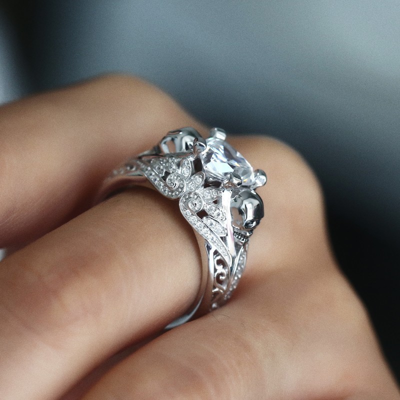 Originality Human Skeleton Head Ring Diamond Blue Zircon Punk Style Ornaments Ma'am
Originality Human Skeleton Head Ring Diamond Blue Zircon Punk Style Ornaments Ma'am