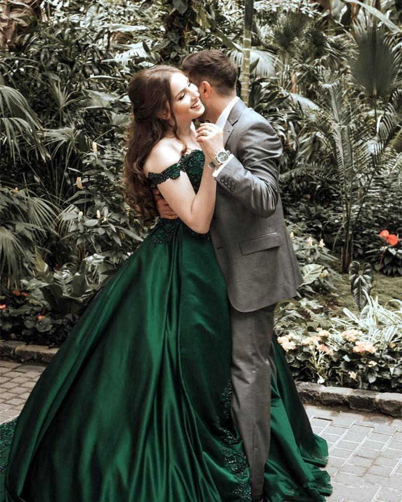 2019 Vintage Dark Green Ball Gown Prom Evening Dresses Formal Elegant Off Shoulders Applique Sequin Long Formal Pageant Gowns