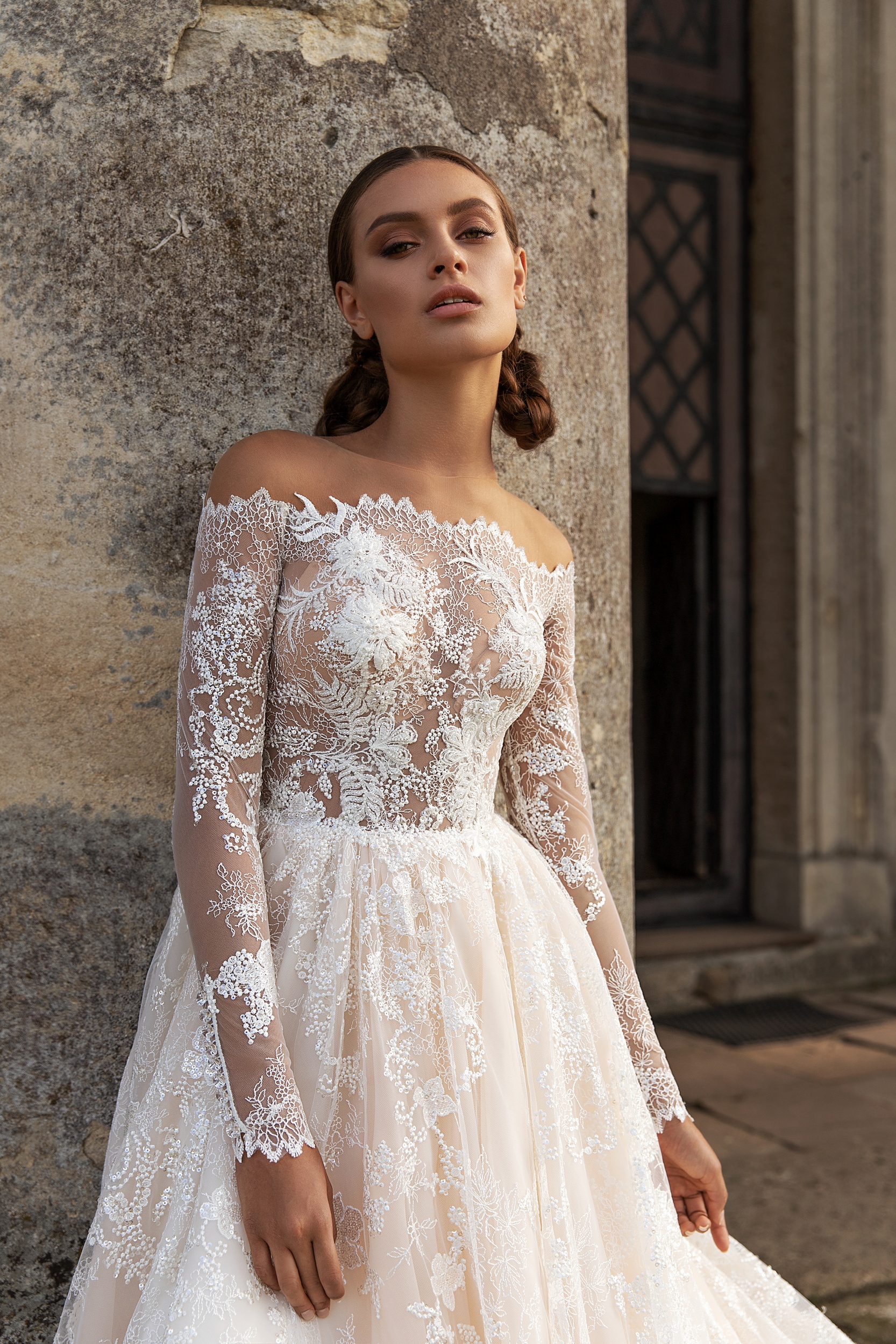2020 New Long Sleeve Wedding Dresses Sheer Bateau Neck Lace Appliqued Bridal Gowns A Line Beach Wedding Dress