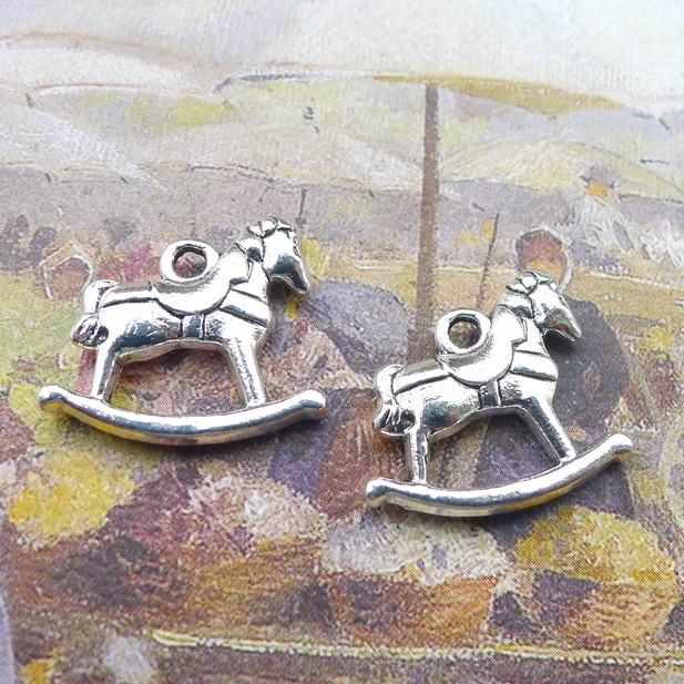 B0154 16*20mm Rotating Wooden Horse Ancient Silver Combine Gold Product Parts 100 Individual / Package 2.4 G
B0154 16*20mm Rotating Wooden Horse Ancient Silver Combine Gold Product Parts 100 Individual / Package 2.4 G