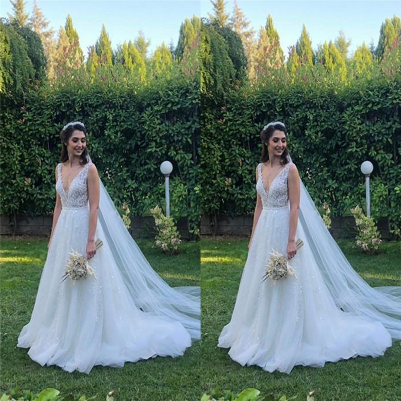 2020 Aline Bridal Dresses with Long Tulle Train Bridal Party Gowns For Rustic Weddings Dinner Wear