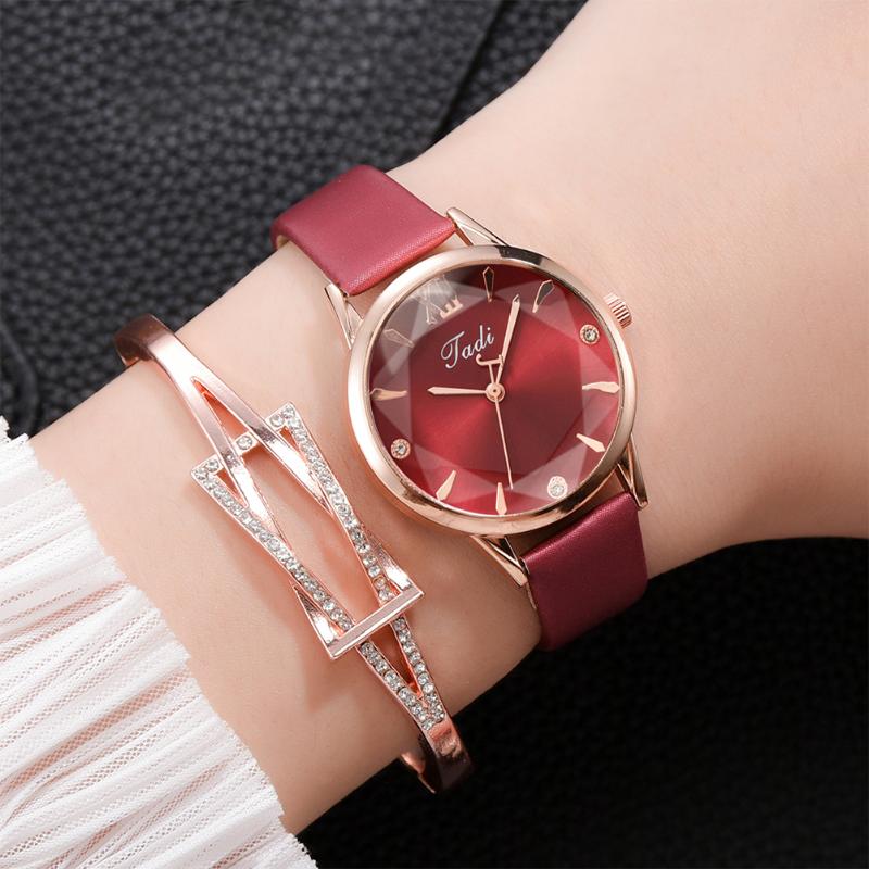 2pcs/Set Fashion Simple Women PU Leather Strap Wristwatch Rhinestone Crystal Bracelet Quartz Analog Watch for Girls Friends, Red
2pcs/Set Fashion Simple Women PU Leather Strap Wristwatch Rhinestone Crystal Bracelet Quartz Analog Watch for Girls Friends, Red