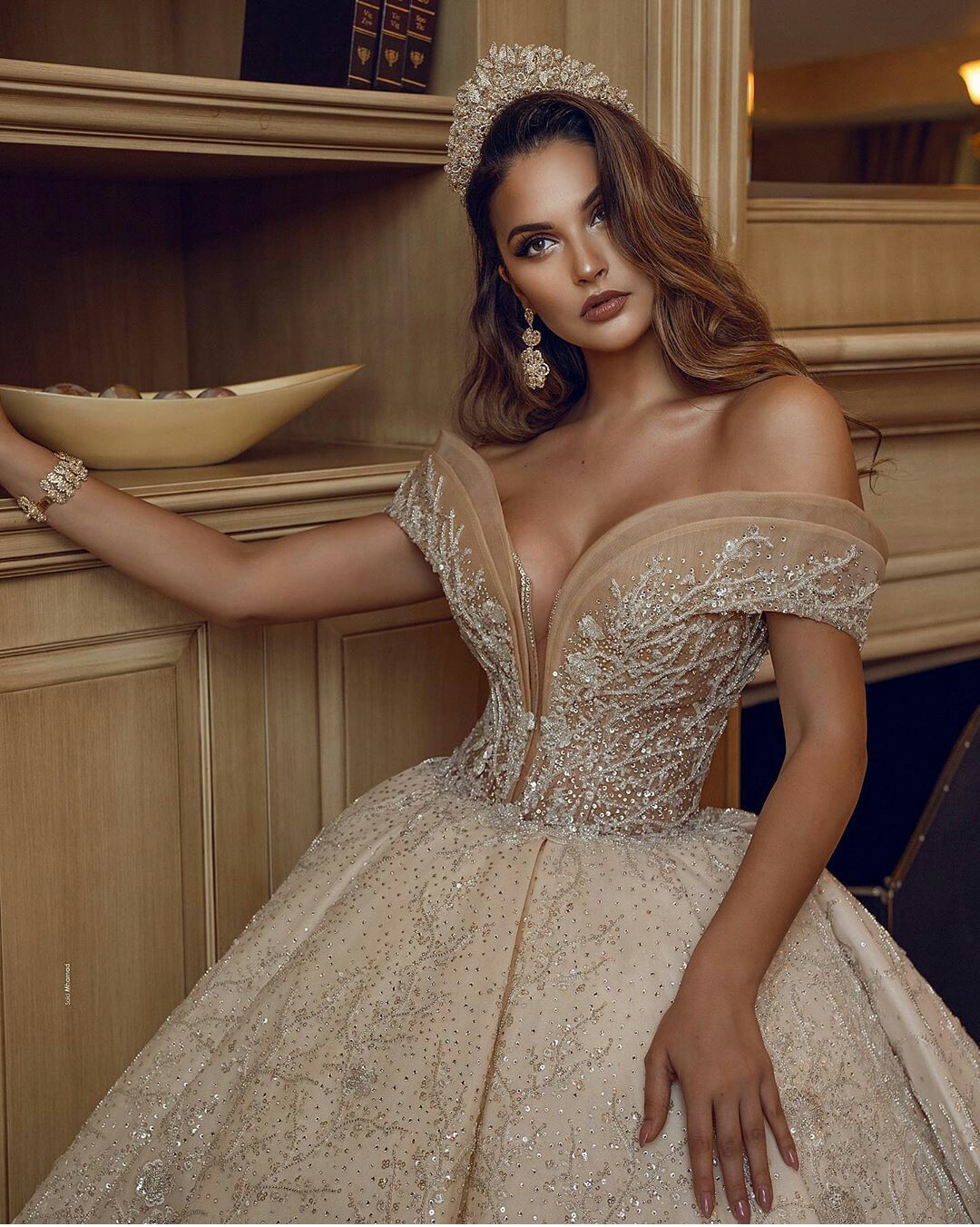 Gorgeous Champagne Ball Gown Wedding Dresses Off The Shoulder Beaded Appliqued Arabic Bridal Gowns Vintage Plus Size robes de soiree