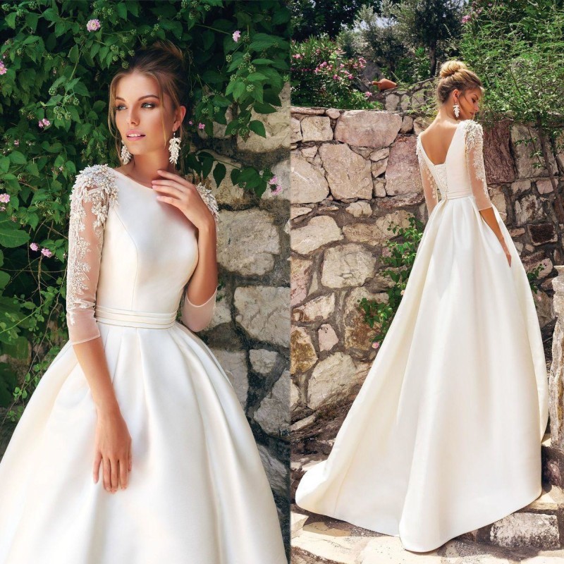 2020 Satin Boho Wedding Dresses Appliqued A Line Bohemian Bridal Gowns Jewel Neck Plus Size Beach Wedding Dress Robes De Mariée, Ivory
2020 Satin Boho Wedding Dresses Appliqued A Line Bohemian Bridal Gowns Jewel Neck Plus Size Beach Wedding Dress Robes De Mariée, Ivory