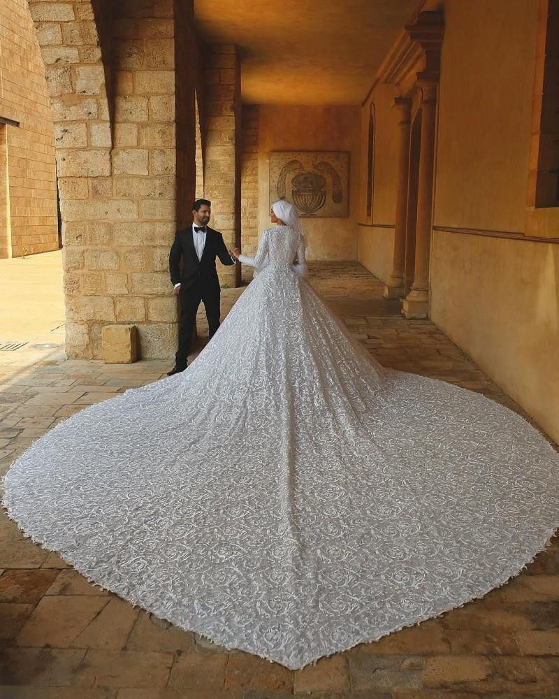 Arabic Vintage Muslim Wedding Dresses Long Sleeves High Collar Lace Beaded Cathedral Train Customize Wedding Gowns with Veil Bridal Dress