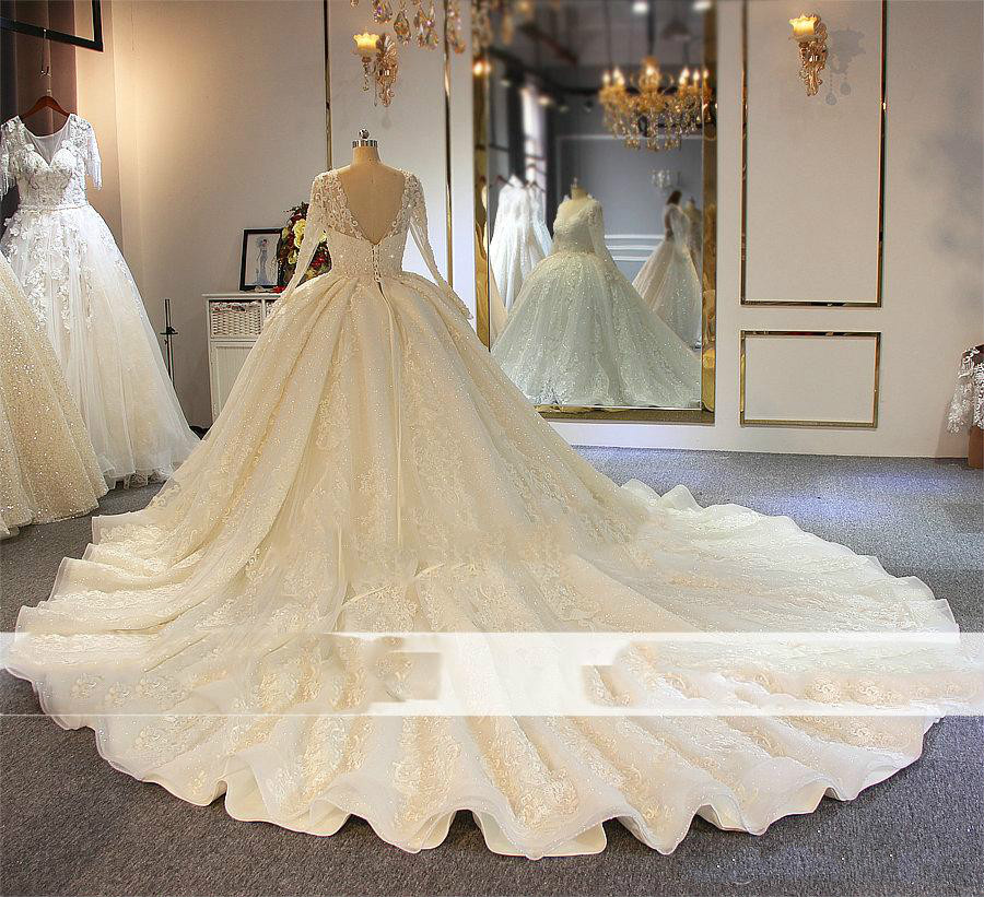 Lace Ball Gown Wedding Dresses V Neck Beaded Appliqued Sequins Arabic Bridal Gowns Long Sleeve Crystal Plus Size Robes De Soiree