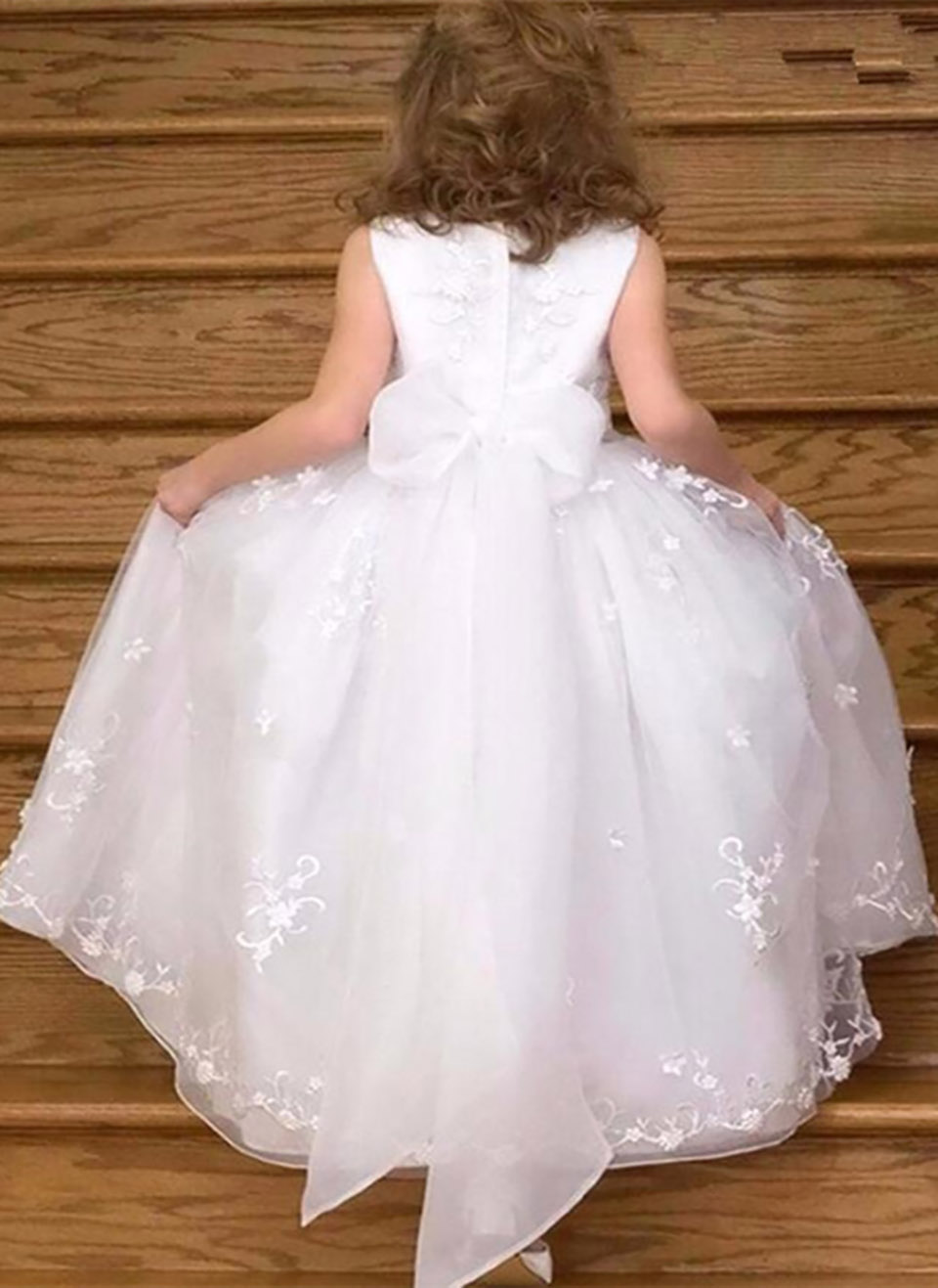 Flower Girl Dresses Sleeveless Lace Applique Fluffy Kids Evening Gowns For Wedding Party Holy Communion Dresses