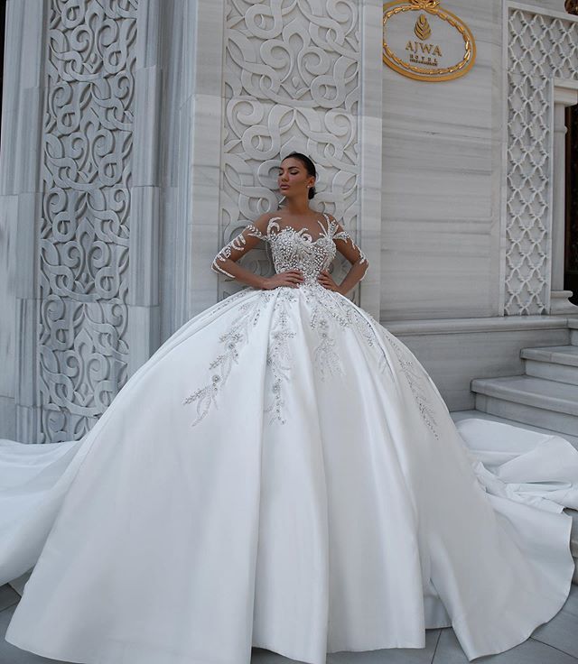 Stunning Sequins Luxury Ball Gown Wedding Dresses Beads Off Shoulder Long Sleeve Bridal Gowns Sparkly Sweep Train Puffy Wedding Dress