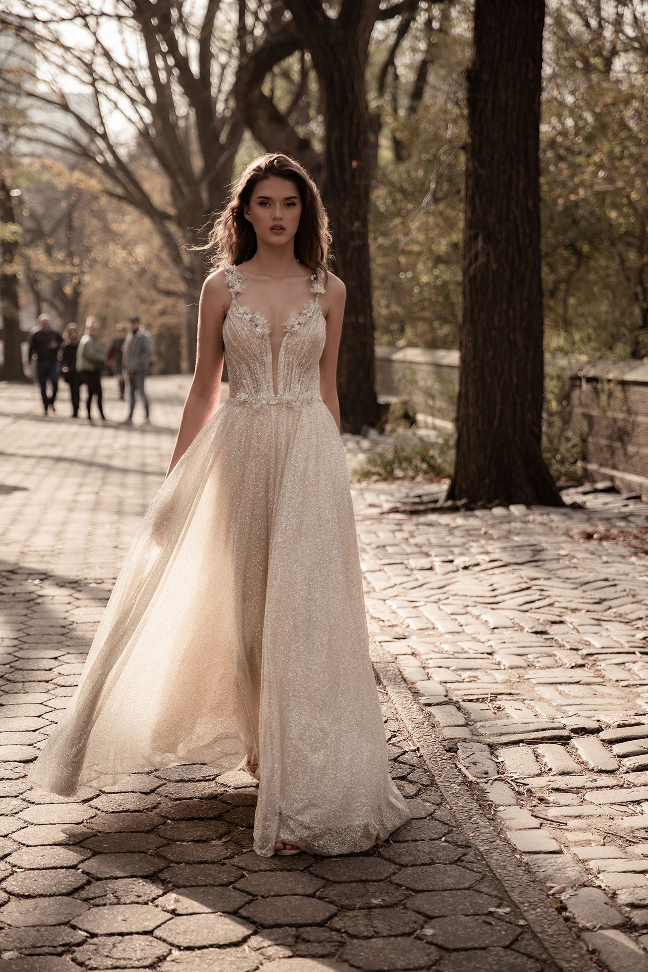 Sparkly A Line Wedding Dresses Oved Cohen Spaghetti Lace Applique Sequined Tulle Bridal Gowns 2019 Spring Summer Boho Wedding Dress