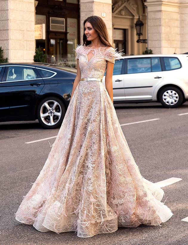 Oksana Mukha Chic Prom Dresses A Line Lace Feathers Illusion Bodice Formal Evening Gowns Ruffles Sweep Train Special Occasion Dresses