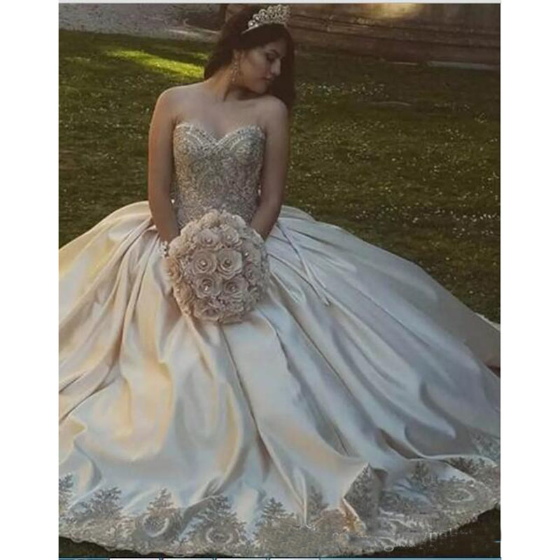 Beautiful Sweetheart Ball Gown Prom Dresses Appliques Beaded Satin Plus Size Sweet 16 Dresses Sexy Backless Quinceanera Dresses Party Gowns