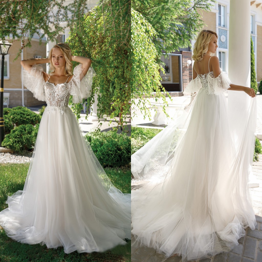 2020 Wedding Dresses Sexy Spaghetti Straps Lace Appliques Beads Bridal Gowns Lace-up Back Sweep Train Plus Size A Line Wedding Dress, Gold
2020 Wedding Dresses Sexy Spaghetti Straps Lace Appliques Beads Bridal Gowns Lace-up Back Sweep Train Plus Size A Line Wedding Dress, Gold