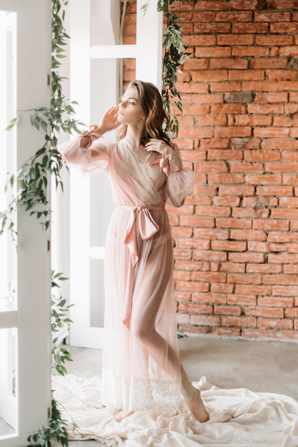 A Line Women Bath Robes Illusion Bodice V Neck Long Sleeve Bows Appliques Lace Bridal Robe Sweep Train Bath Robe
A Line Women Bath Robes Illusion Bodice V Neck Long Sleeve Bows Appliques Lace Bridal Robe Sweep Train Bath Robe