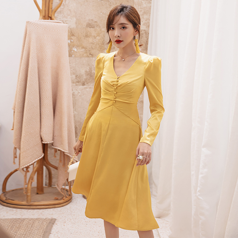 YIGELILA Autumn New Fashion Yellow Vintage Dress V-neck Full Sleeves With Button Dress A-line Puff Sleeves Mid-calf 65313
YIGELILA Autumn New Fashion Yellow Vintage Dress V-neck Full Sleeves With Button Dress A-line Puff Sleeves Mid-calf 65313