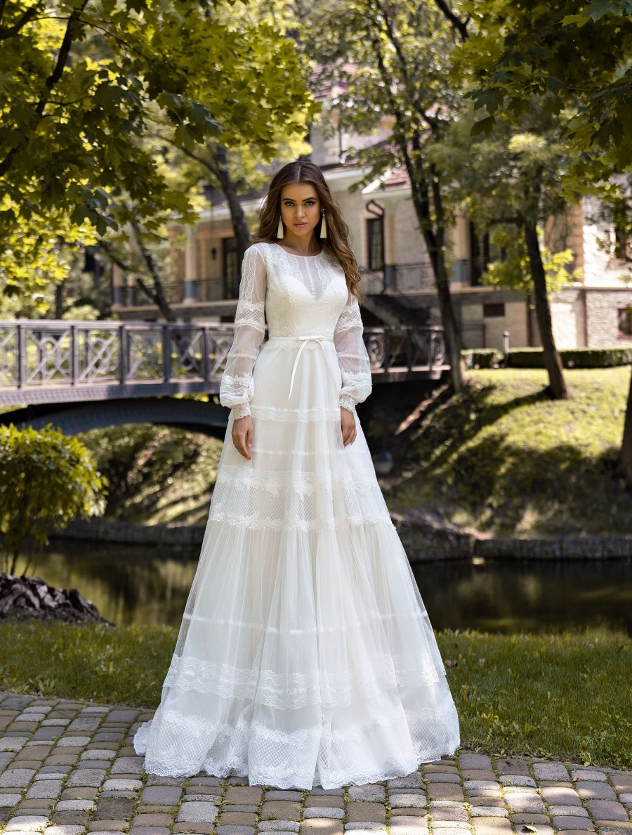 2020 Vintage Bridal Dresses Jewel Neck Appliqued Long Sleeves Wedding Dress Bow Sash Ruffle Sweep Train Custom Made Robes De Mariée, Nude
2020 Vintage Bridal Dresses Jewel Neck Appliqued Long Sleeves Wedding Dress Bow Sash Ruffle Sweep Train Custom Made Robes De Mariée, Nude