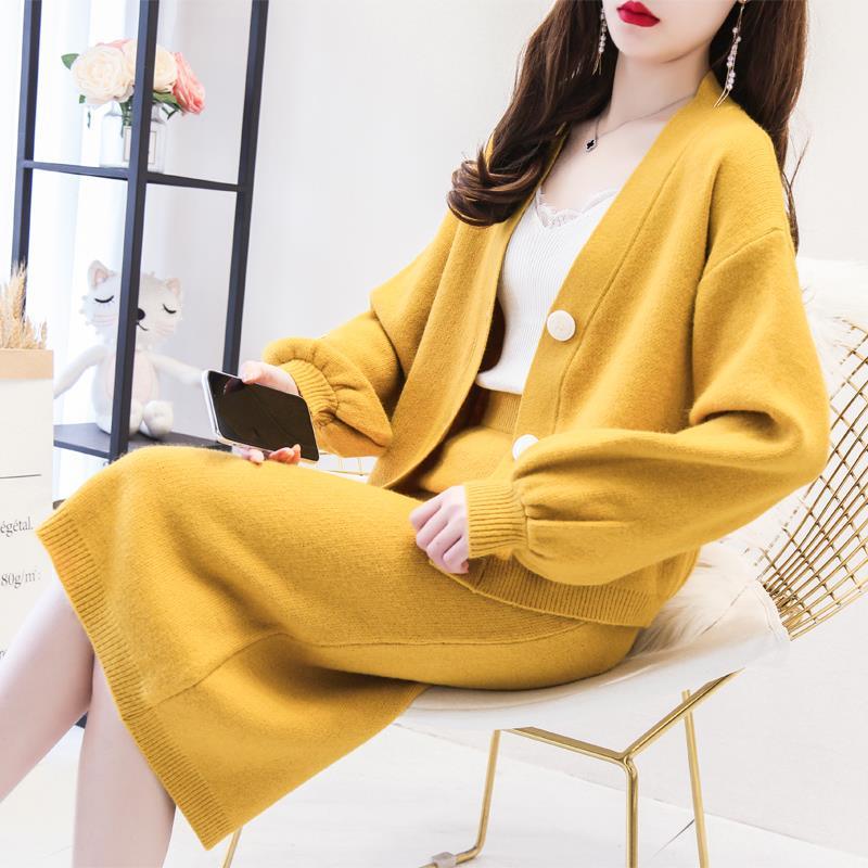 Women 2020 Spring Autumn Knitted Two Piece Set Female Casual Sweater Suit Vintage Long Sleeve Cardigan New Midi Skirt Sets Y162, Black
Women 2020 Spring Autumn Knitted Two Piece Set Female Casual Sweater Suit Vintage Long Sleeve Cardigan New Midi Skirt Sets Y162, Black