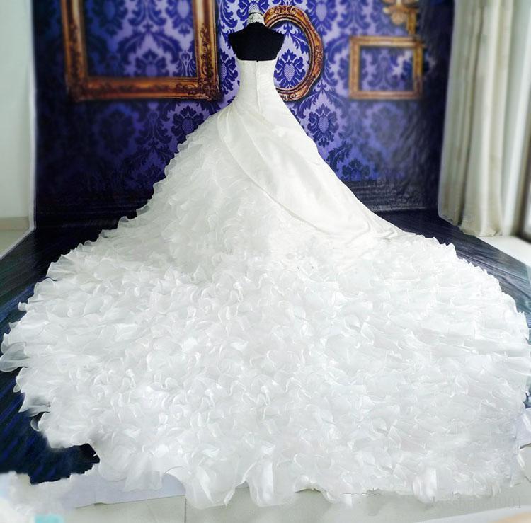 Luxury White Weding Dresses Lace Ball Gown Bridal Gowns With Lace Applique Beads Halter Neck Sleeveless Wedding Gowns