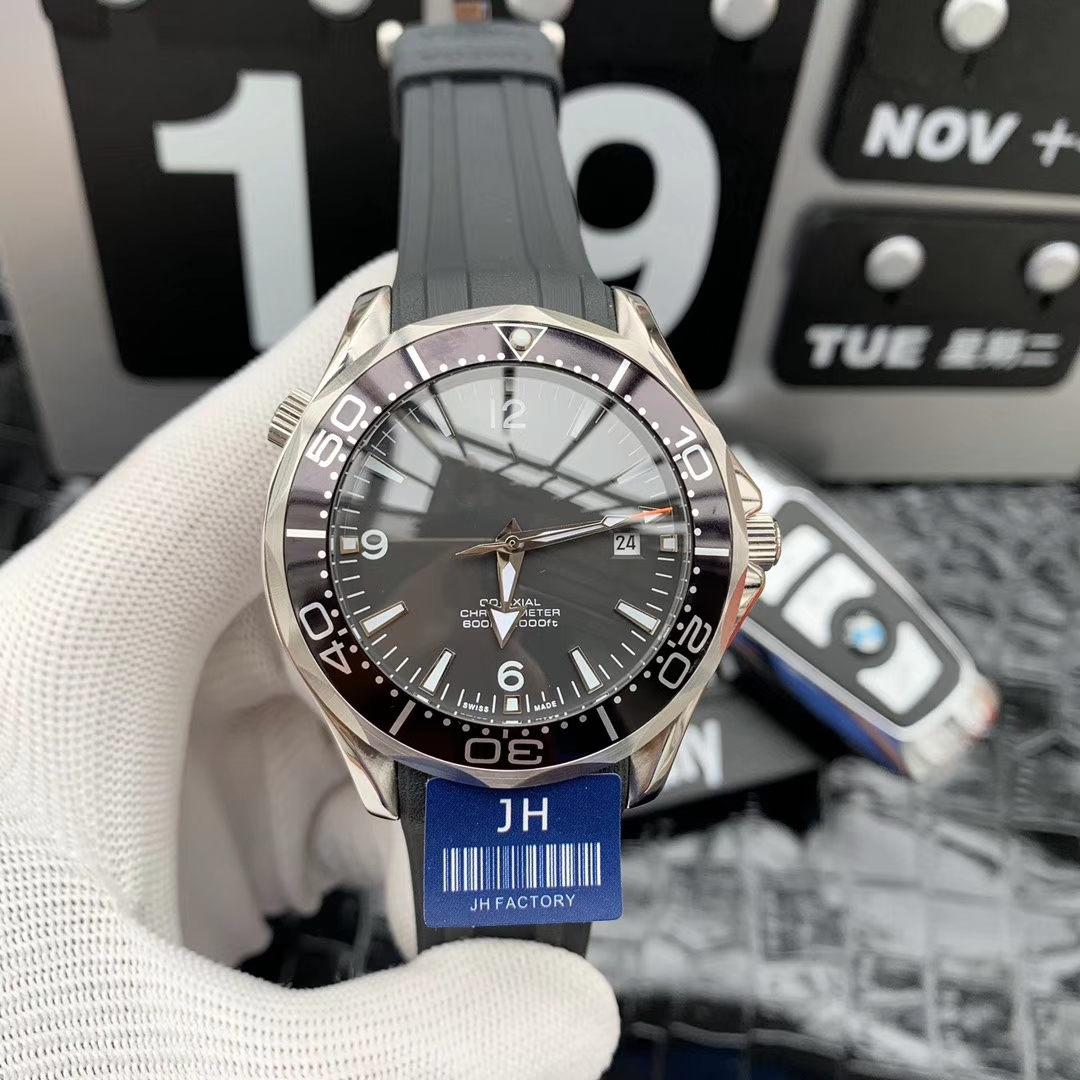 2019 new luxury men's brand watch miyota 8215 self-movement. With rubber strap 41x12mm men's sports mechanical wristwatch
2019 new luxury men's brand watch miyota 8215 self-movement. With rubber strap 41x12mm men's sports mechanical wristwatch