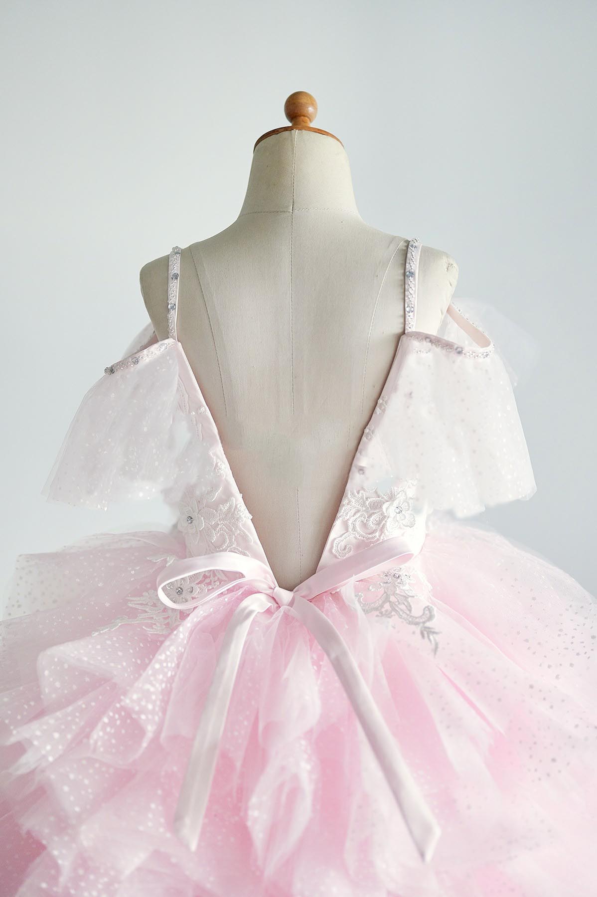 Light Pink Flower Girls Dresses Spaghetti Tiered Ruffles Litter Girl Pageant Dress Lace Appliques Backless Birthday Gowns