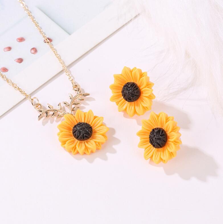 Wholesale-2019 New Fashion Sun flower Earrings & Necklace Jewelry Sets Feminine Fashion Sunflower Stud Necklace Wholesale Jewelry