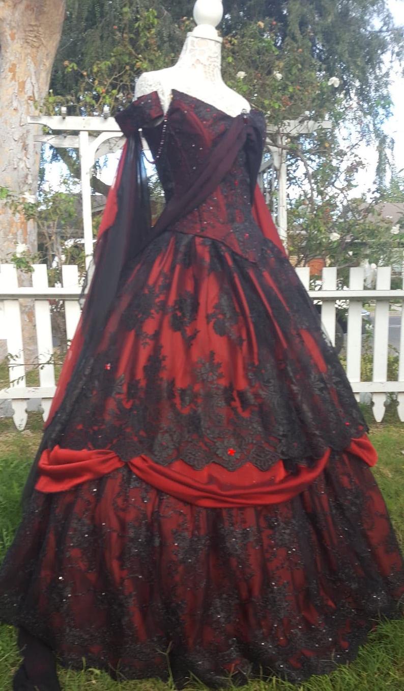 Gothic Wedding Dresses A e Lace Appliqued Off The Shoulder Country Bridal Gowns Sweep Train Custom Made Vintage Vestidos de Novia