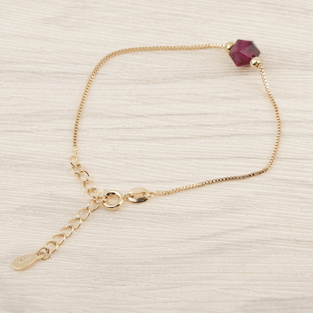 Elegant Rose Red Tiger Eye Faceted Beads Bracelet Women Gemstone Beaded Bangle Jewelry
Elegant Rose Red Tiger Eye Faceted Beads Bracelet Women Gemstone Beaded Bangle Jewelry