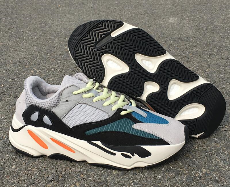 Special Edition Wave Runner Solid Grey Man Designer Running Shoes Lightweight Kanye West Chalk White Core Black Woman Fashion Sport Sneakers Come With Box, Solid grey chalk white core black
Special Edition Wave Runner Solid Grey Man Designer Running Shoes Lightweight Kanye West Chalk White Core Black Woman Fashion Sport Sneakers Come With Box, Solid grey chalk white core black