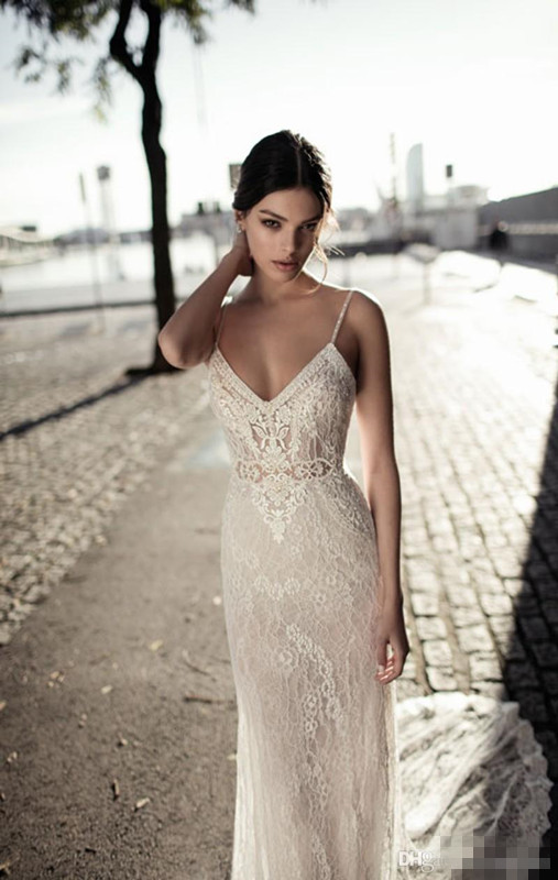 Mermaid Sexy Backless Beach Dresses With Spaghetti Straps Lace Applique Sweep Train Custom Made Wedding Bridal Gowns