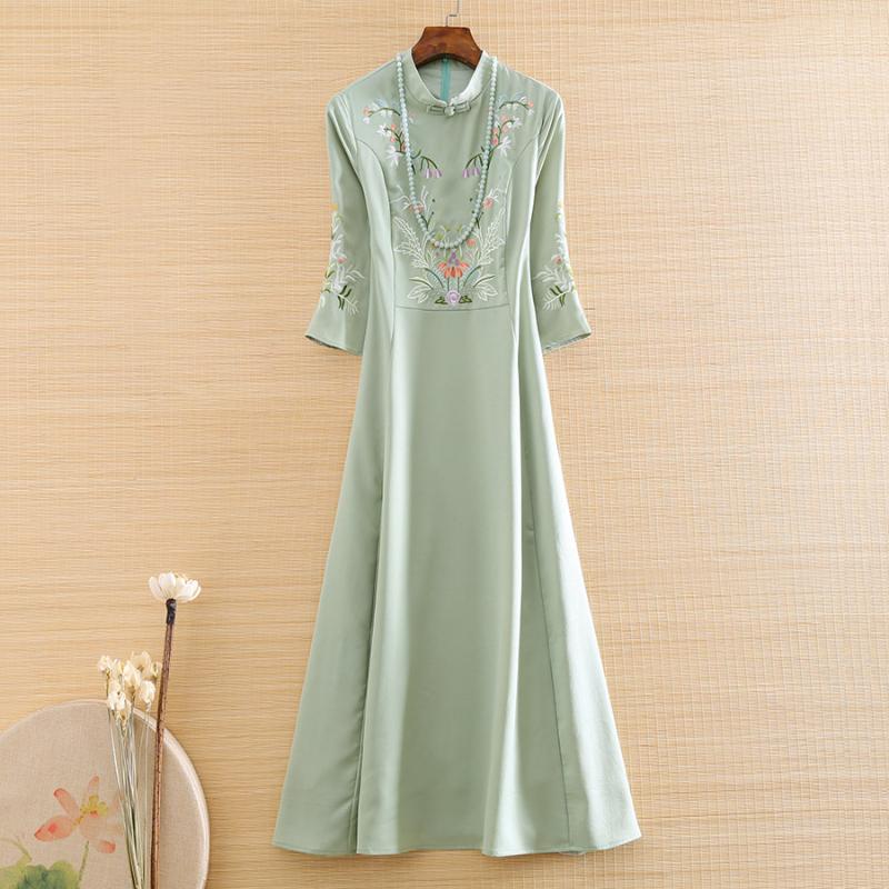 High-end Spring And Summer Women Cheongsam Dress Elegant Embroidery Slim Lady A-line Party Qiapao Dress S-XXL
High-end Spring And Summer Women Cheongsam Dress Elegant Embroidery Slim Lady A-line Party Qiapao Dress S-XXL