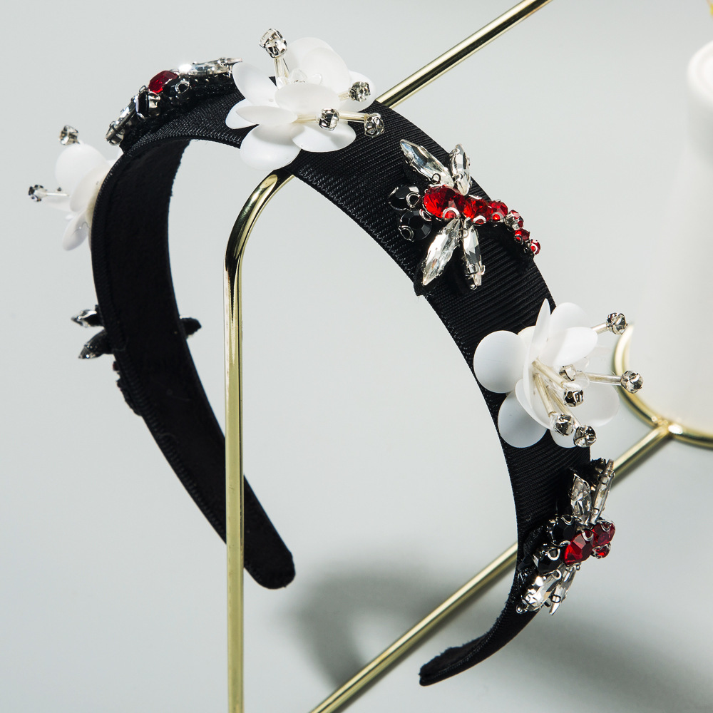 Personalized creative trend Baroque style high-end fabric flower hair band female inlaid rhinestone Dragonfly Garland head band
Personalized creative trend Baroque style high-end fabric flower hair band female inlaid rhinestone Dragonfly Garland head band
