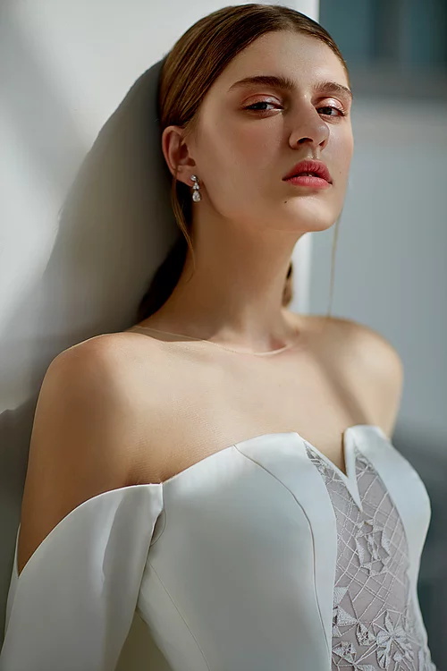 2019 Elegant Simple Wedding Dresses Off The Shoulder A Line Sweep Train Satin Long Sleeve Beach Wedding Dress Custom Made Bridal Gowns