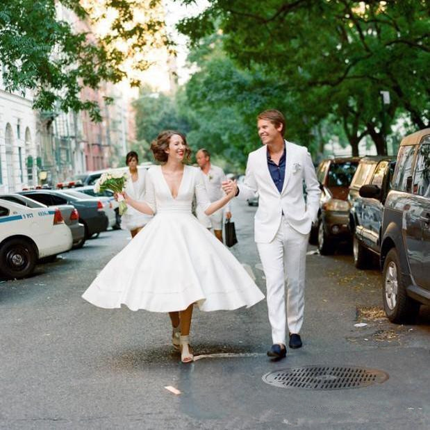 vintage Tea Length 50s Short Wedding Dresses With Sleeves V Neck Sexy Vintage 1950s Informal country garden boho Reception Bridal Gowns
