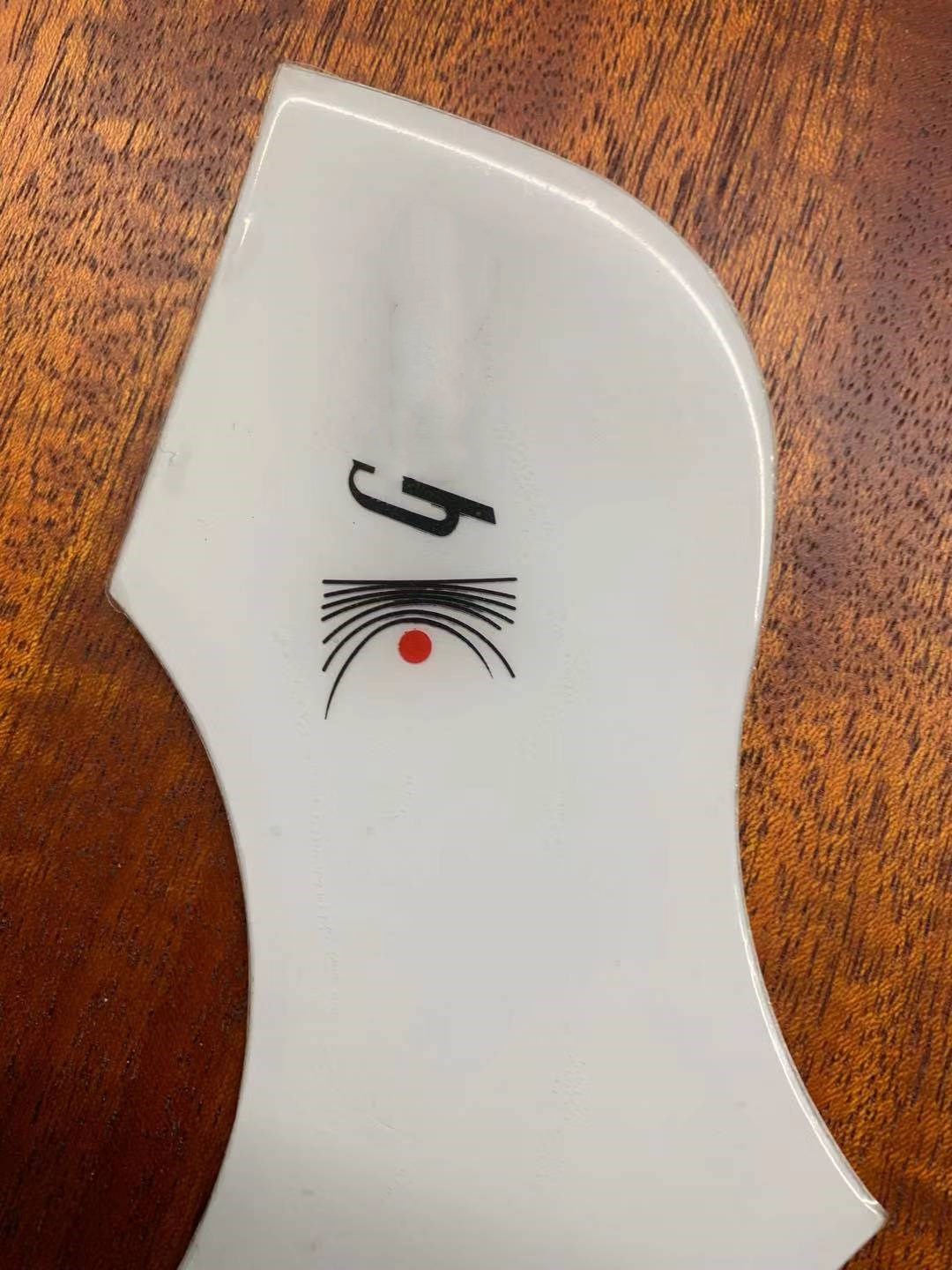 2.0mmGuitar Pickguards pure white protective plate, attached to the 43-inch acoustic guitar
2.0mmGuitar Pickguards pure white protective plate, attached to the 43-inch acoustic guitar