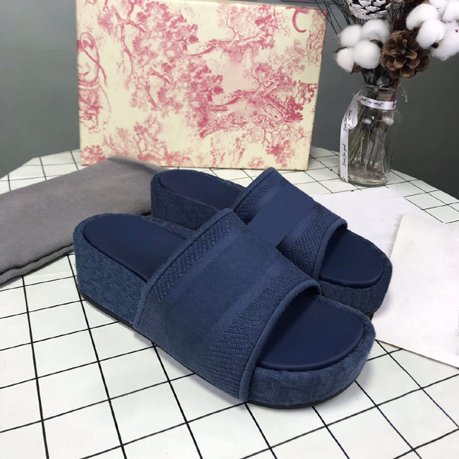 New Arrivals Top Quality Women's Classic Letters Slippers Fashion Famous Design Slippers Female Thick Bottom Non-slip Slides Beach flip flop, Navy blue
New Arrivals Top Quality Women's Classic Letters Slippers Fashion Famous Design Slippers Female Thick Bottom Non-slip Slides Beach flip flop, Navy blue