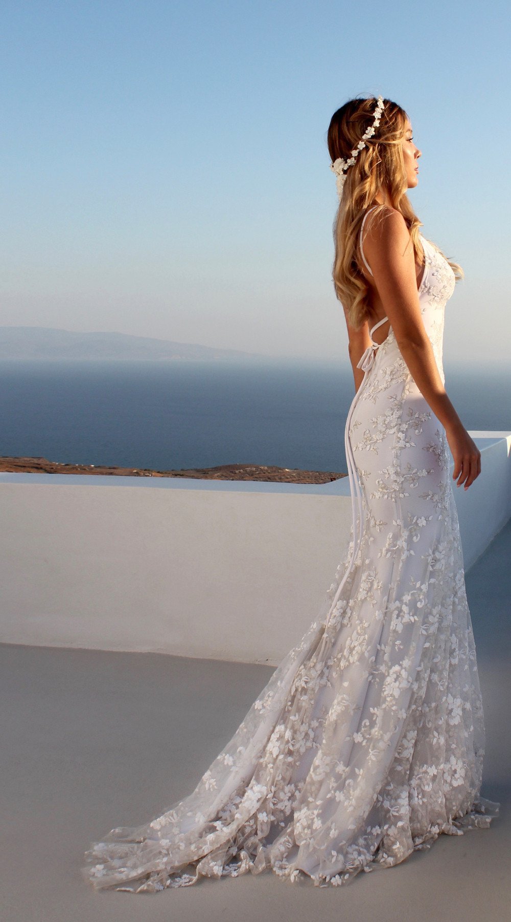 Romantic White Mermaid Dresses Spaghetti Straps Lace Appliques Beaded Wedding Dress With Sweep Train Backless Bridal Gowns