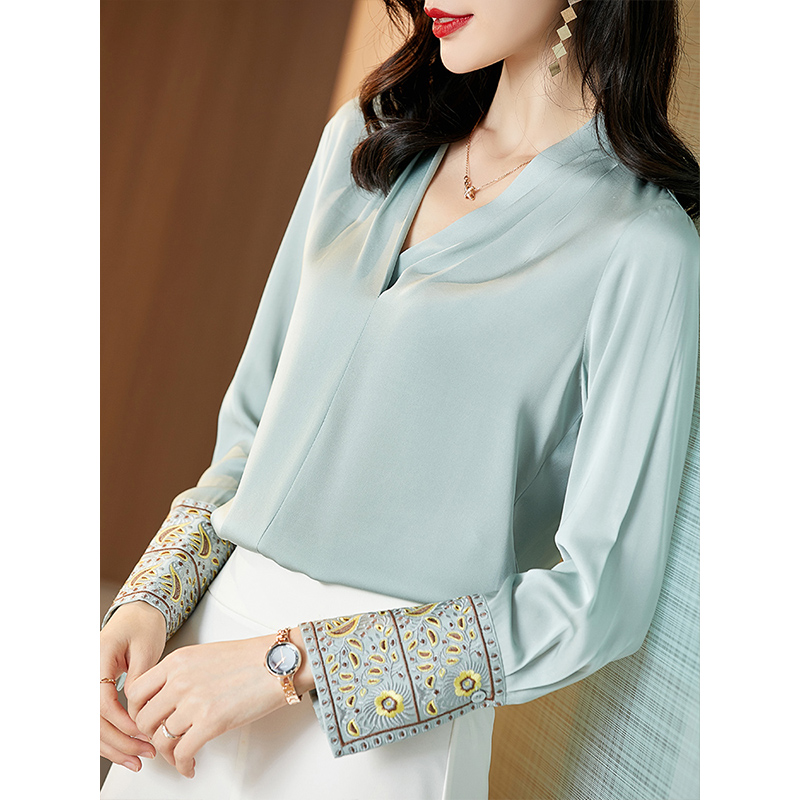 2020 New Women Blouse 100% Silk Cuff Embroidery Long Sleeve Office Lady V-neck Spring Summer Shirt, White 
2020 New Women Blouse 100% Silk Cuff Embroidery Long Sleeve Office Lady V-neck Spring Summer Shirt, White