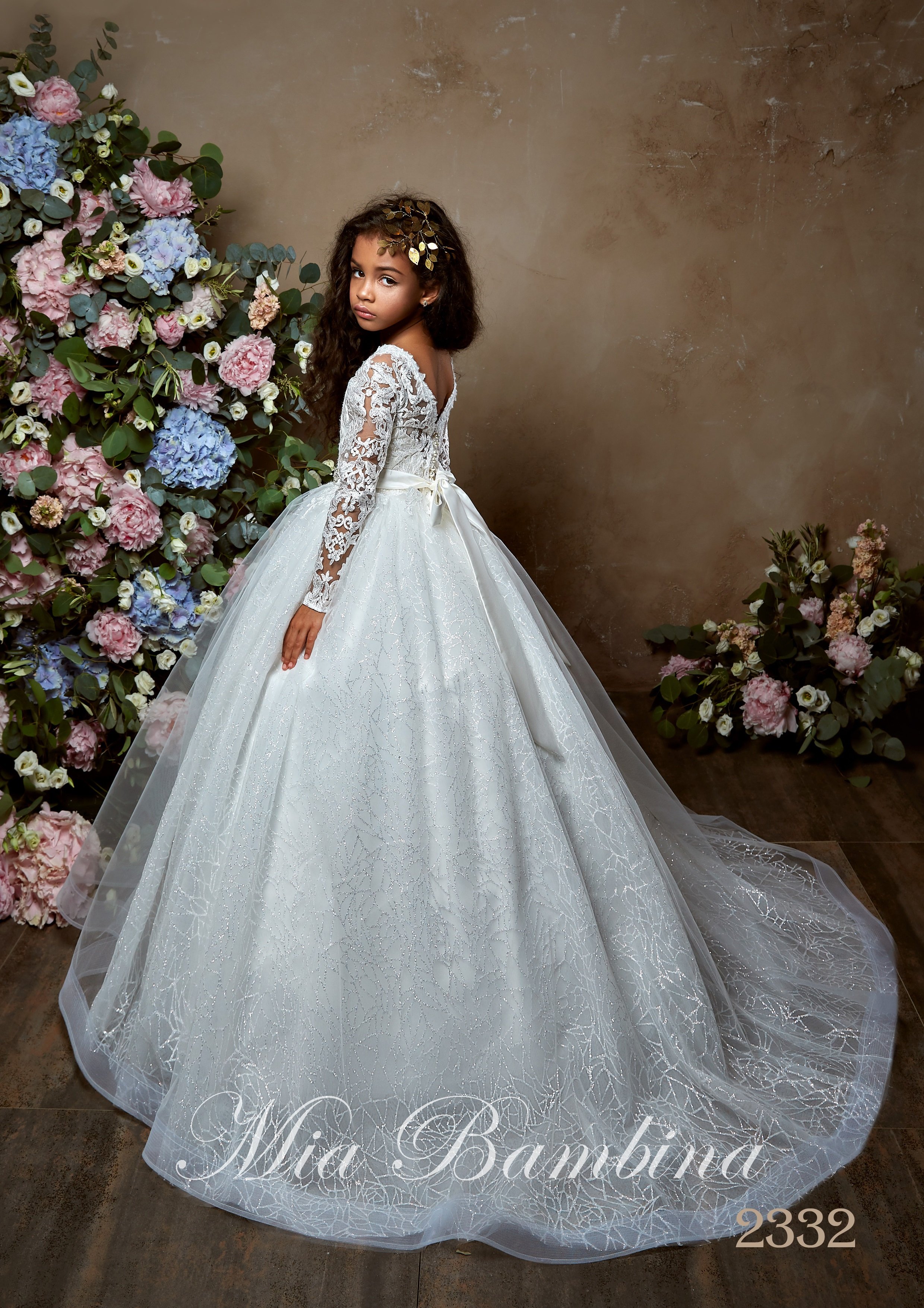 2020 Flower Girl Dresses Jewel Neck Appliqued Rhinestone Beaded Girl Pageant Gown Backless Long Sleeves Bow Sequined Skirts Birthday Gowns