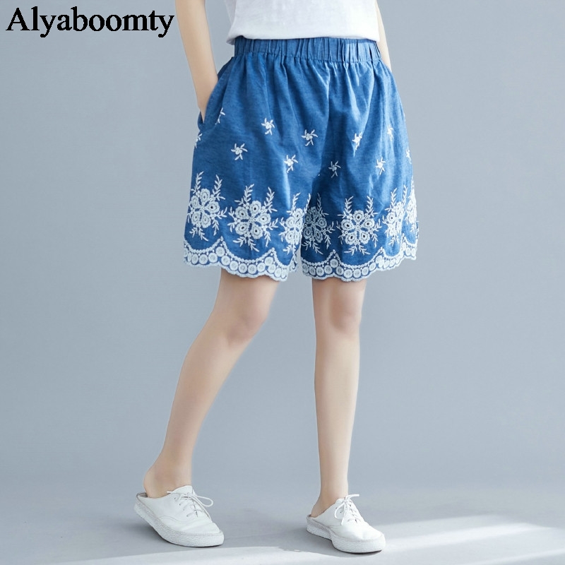 2020 Korean Style Plus Size Summer Women Shorts High Waist Blue Hollow Out Female Capris Elegant Floral Embroidery Denim Shorts, Dark blue
2020 Korean Style Plus Size Summer Women Shorts High Waist Blue Hollow Out Female Capris Elegant Floral Embroidery Denim Shorts, Dark blue